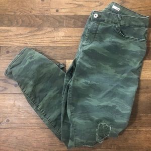 Distressed Camo Joggers Juniors/Women’s Sz 17